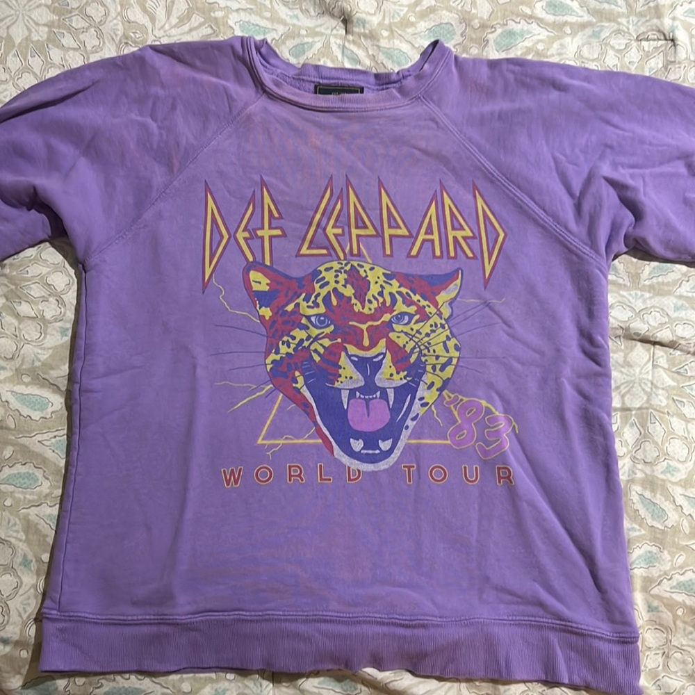 Def Leppard Tiger Purple Sweatshirt by Retrobrand, Size small
